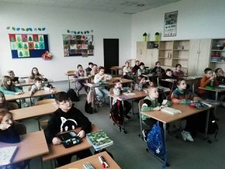 zdjęcie do artykułu: Psia lekcja w klasie 3e