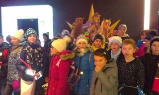 zdjęcie do artykułu: Mikołajkowe wyjście do kina klas 4a i 4c