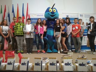 zdjęcie do artykułu: 9 maja - wspólne świętowanie Dnia Europy i nagrodzenie laureatów wojewódzkiego konkursu historycznego: Od unii lubelskiej do Unii Europejskiej