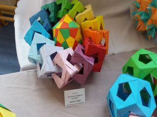zdjęcie do artykułu: Sukces naszych uczennic w konkursie Matematyczne origami