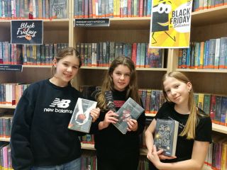 zdjęcie do artykułu: Black Friday w szkolnej bibliotece
