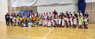 zdjęcie do artykułu: Pierwsze miejsce naszych piłkarek ręcznych w międzynarodowym turnieju w Przemyślu