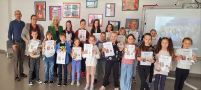 zdjęcie do artykułu: Uroczyste wręczenie nagród i dyplomów w konkursie szkolnym Rodzina Ulmów -historia inspirująca miłością do bliźniego