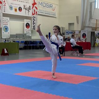 zdjęcie do artykułu: Udany debiut  naszej uczennicy Oliwii Zielińskiej podczas MISTRZOSTW MAKROREGIONU POŁUDNIOWEGO OYAMA PFK W KATA 