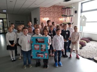 zdj%%C2%%A6%%C3%%96cie 1 z plakatem 3a