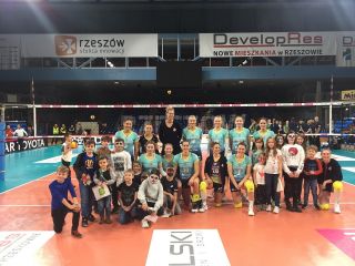 zdjęcie do artykułu: Rodzinnie, integracyjnie i sportowo na meczu rzeszowskich siatkarek