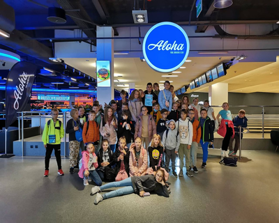 zdjęcie do artykułu: Wyjście do kręgielni Aloha klas 4b i 4e