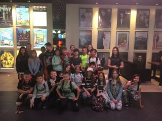 zdjęcie do artykułu: Klasa 4c w kinie z okazji Dnia Dziecka