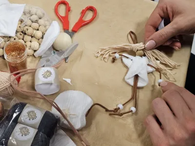 zdjęcie wprowadzające do artykułu: Rodzinne Warsztaty Bożonarodzeniowe 2025