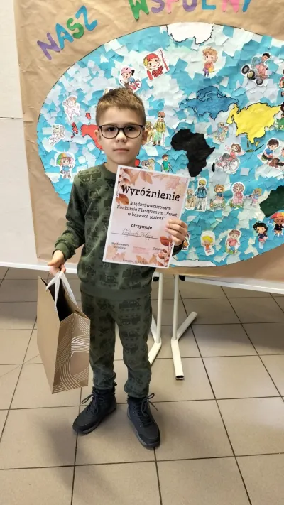 zdjęcie wprowadzające do artykułu: Wyróżnienie w konkursie plastycznym „Świat w barwa