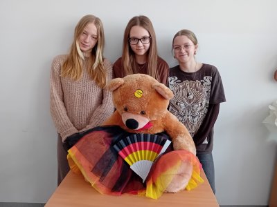 zdjęcie wprowadzające do artykułu: Dzień Brązowy w naszej szkole – zabawa z samorząde