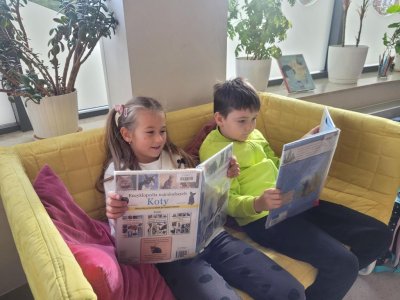 zdjęcie do artykułu: Pierwszaki w bibliotece