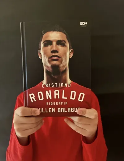 zdjęcie wprowadzające do artykułu: Sleeveface czyli ubierz się w książkę