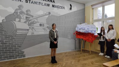 zdjęcie wprowadzające do artykułu: Uczennice SP18 w XIX Międzyszkolnym Konkursie Recy