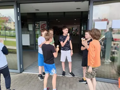 Media 9
