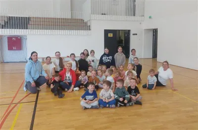 zdjęcie do artykułu: Przedszkolaki na lekcji WF-u