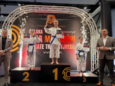 zdjęcie wprowadzające do artykułu: Złoty medal uczennicy klasy 4c w karate