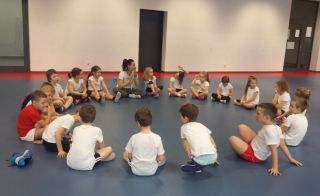 zdjęcie do artykułu: Sesja jogi śmiechu w klasie 1 b