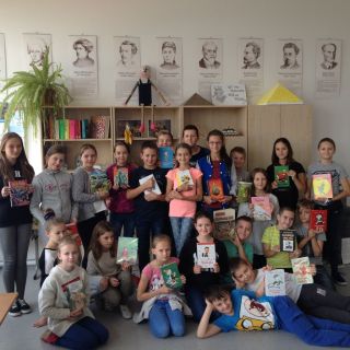 zdjęcie do artykułu: Piątoklasiści polecają swoje ulubione książki