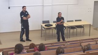 zdjęcie do artykułu: Bezpieczna droga do szkoły i przedszkola - spotkanie z policjantem w klasach 1-3
