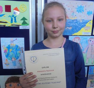 zdjęcie do artykułu: Wyróżnienie Oli Rędziniak w konkursie Wszystkie dzieci uśmiechają się w tym samym języku 