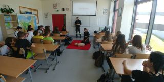 zdjęcie do artykułu: Zajęcia z pierwszej pomocy w klasie 1C gimnazjum