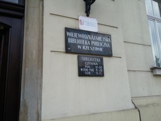 zdjęcie do artykułu: Wycieczka gimnazjalistów do Wojewódzkiej i Miejskiej Biblioteki Publicznej w Rzeszowie