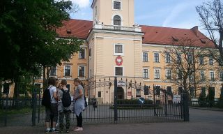 09