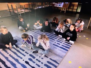 zdjęcie do artykułu: Młodzi obywatele. Jak poznać kraj w którym mieszkamy? Jak poznać kogoś lepiej?