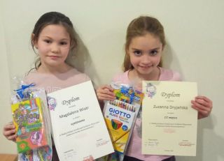 zdjęcie do artykułu: Sukces uczennic z klasy 1d w Międzyszkolnym Świetlicowym Konkursie Plastycznym Świąteczna kartka Bożonarodzeniowa