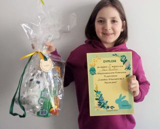 zdjęcie do artykułu: Sukces uczennic w III Międzyszkolnym Konkursie Plastycznym Cudeńka Wielkanocne z Recyklingu